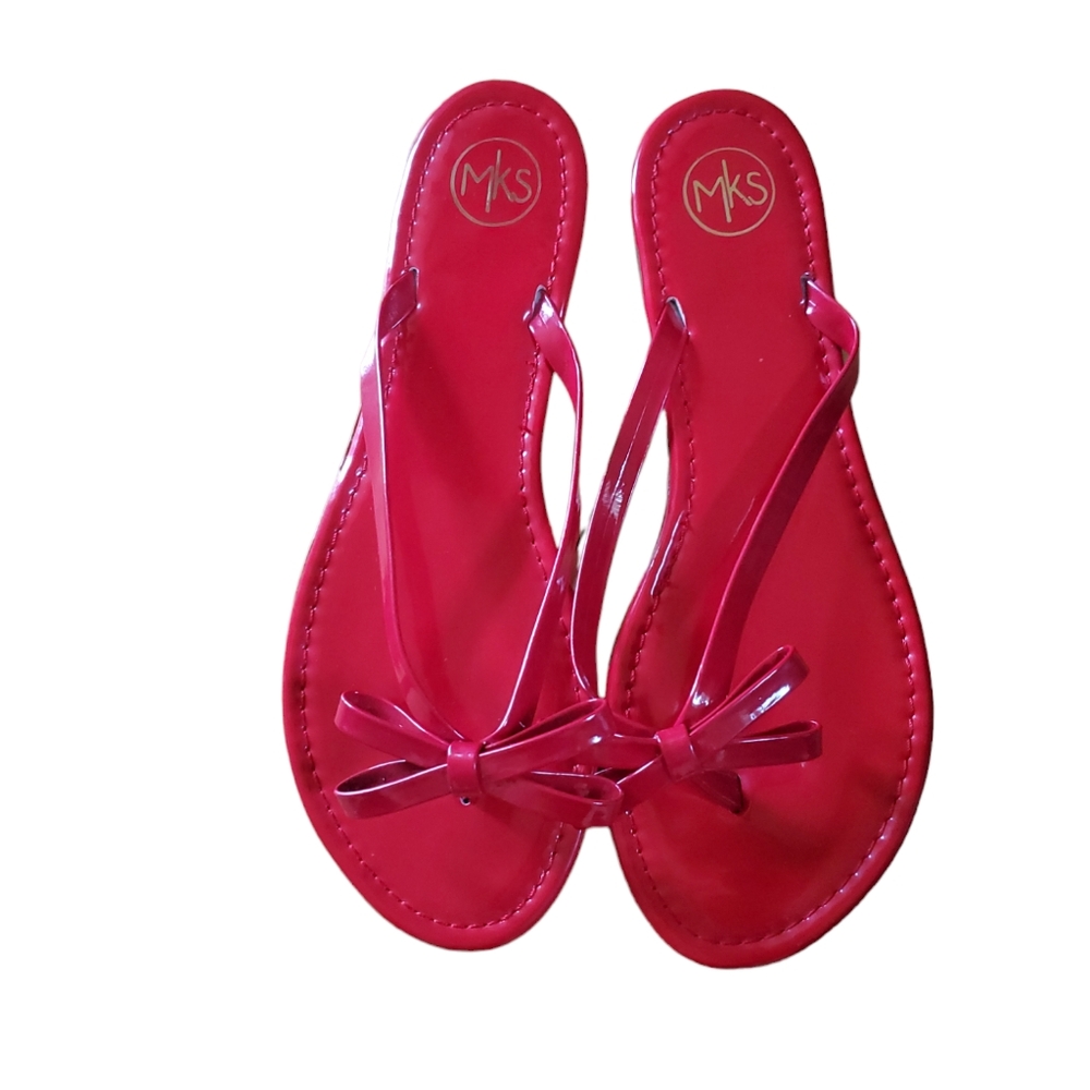 Red Sandals with Decorative Bow and Flat Sole Size 10 - Picture 2 of 6